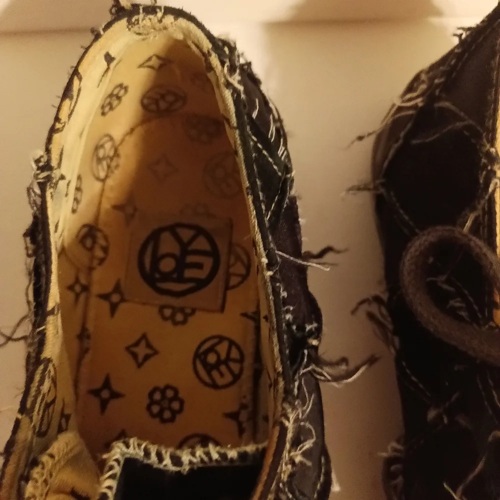 Y2K patch shoes black size 7.5